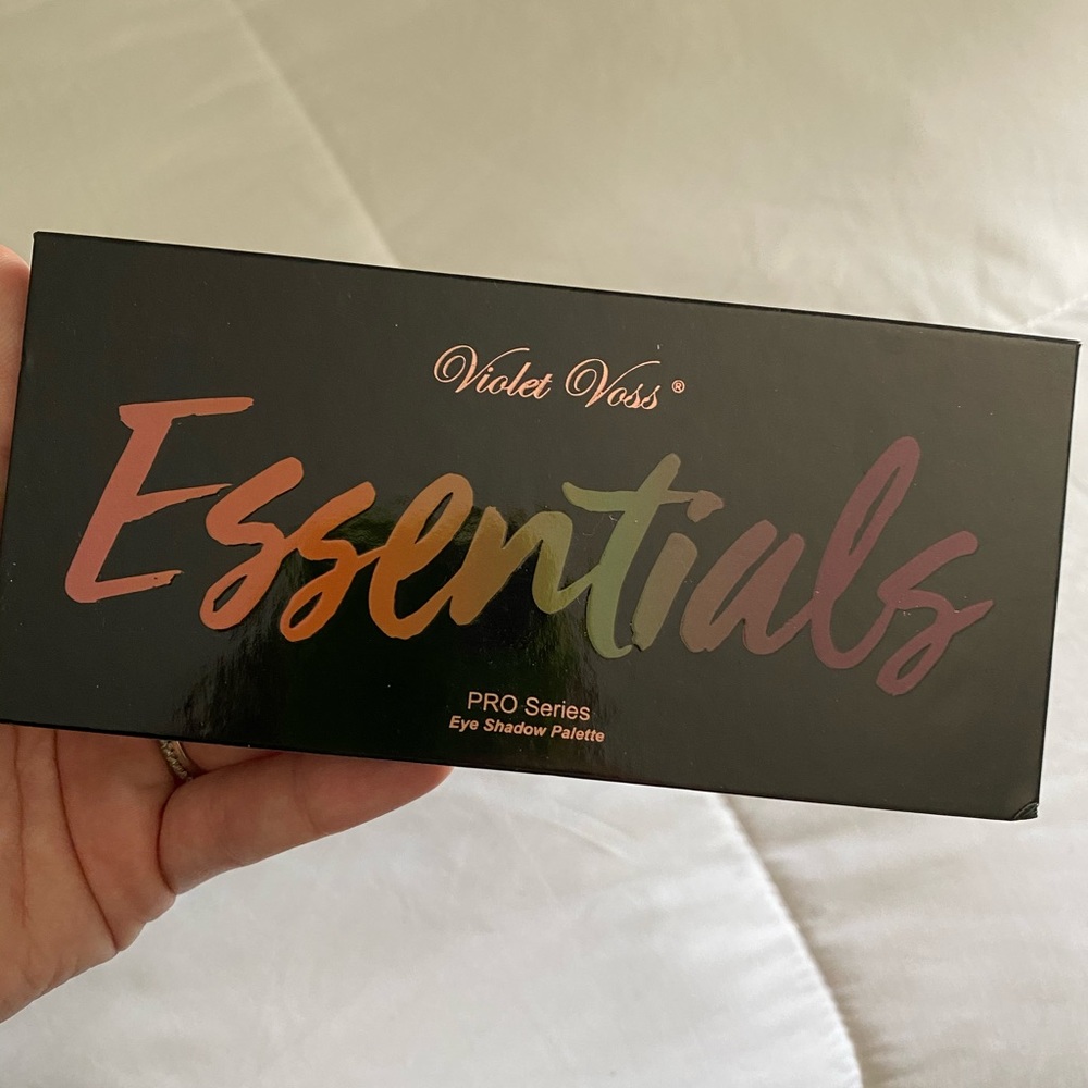 Violet Voss essentials eye shadow pallete